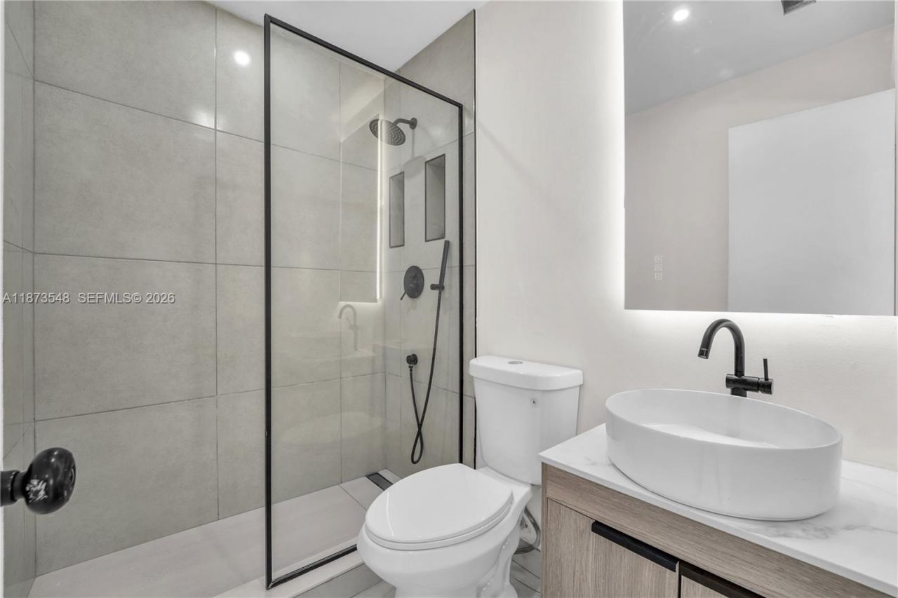 621 SW 33rd Avenue, Miami, FL 33135 Photo