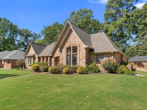 6005 Stoneridge Drive, Texarkana, TX 75503