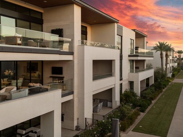 6587 N PALMERAIE Boulevard, Unit 2020, Paradise Valley, AZ 85253