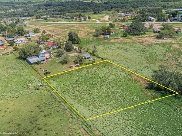 146 County Road 166, Floresville, TX 78114