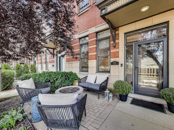 1009 N Riverwalk Street, Chicago, IL 60610