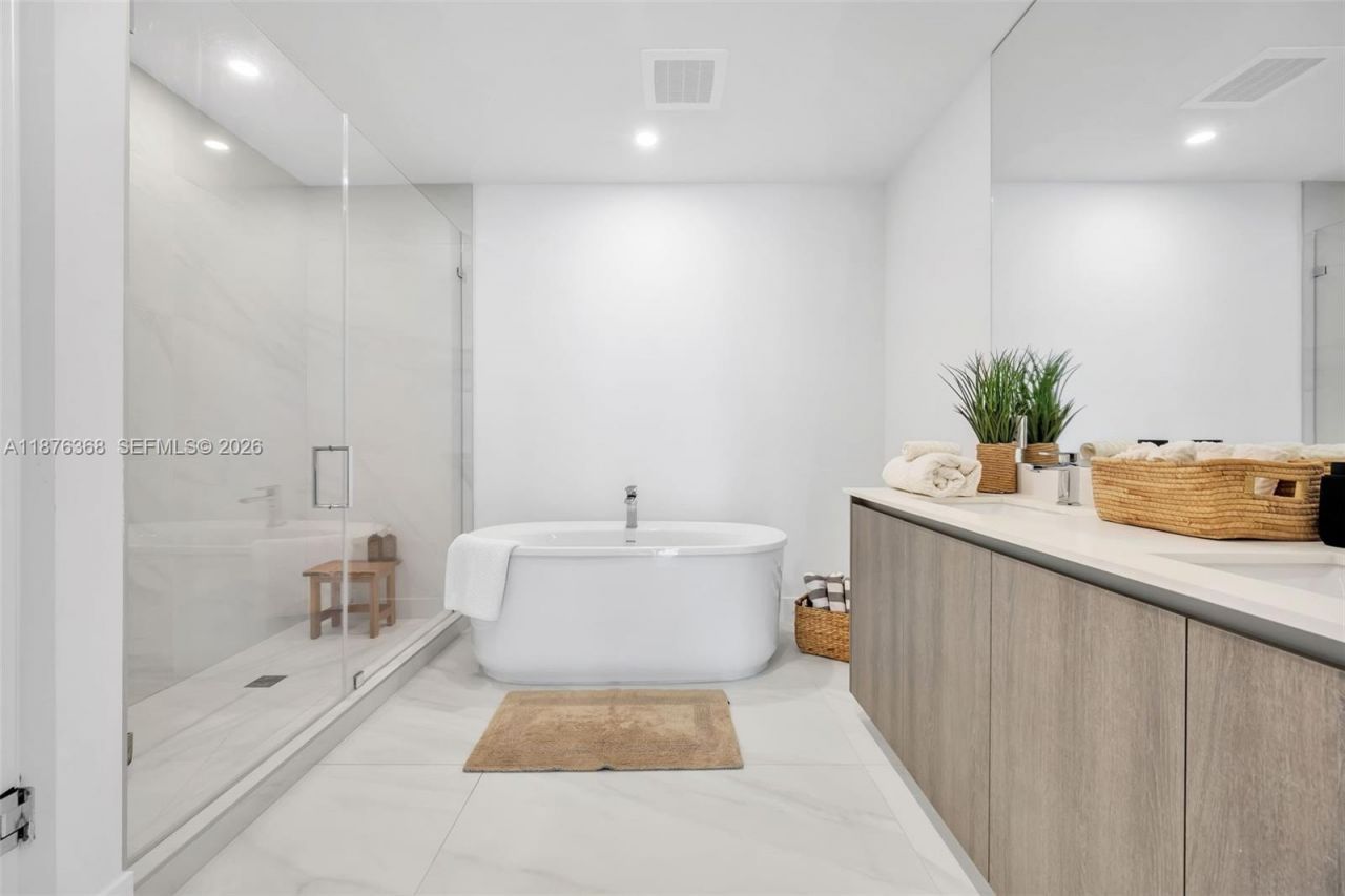 17550 Collins Ave, Unit 1003, Sunny Isles Beach, FL 33160 Photo