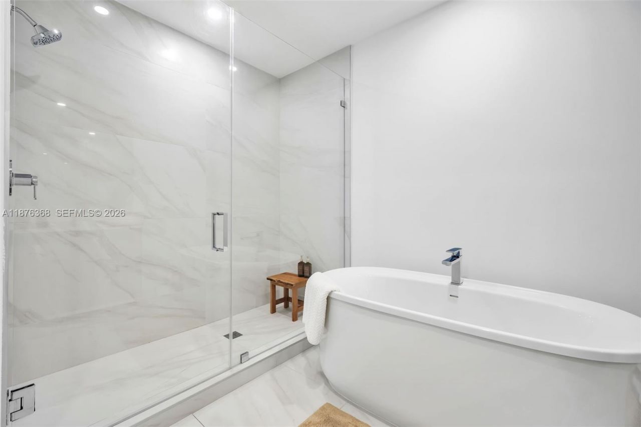 17550 Collins Ave, Unit 1003, Sunny Isles Beach, FL 33160 Photo