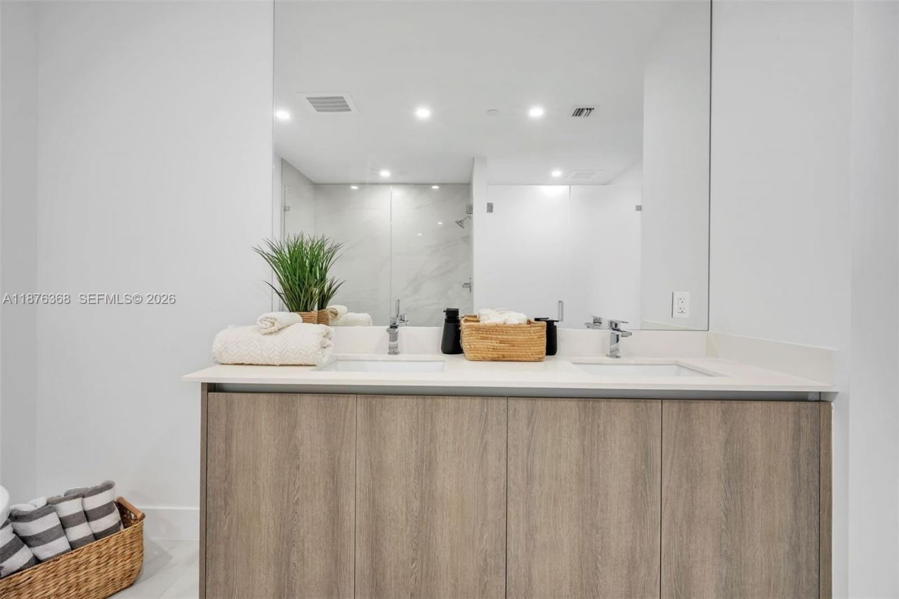 17550 Collins Ave, Unit 1003, Sunny Isles Beach, FL 33160 Photo