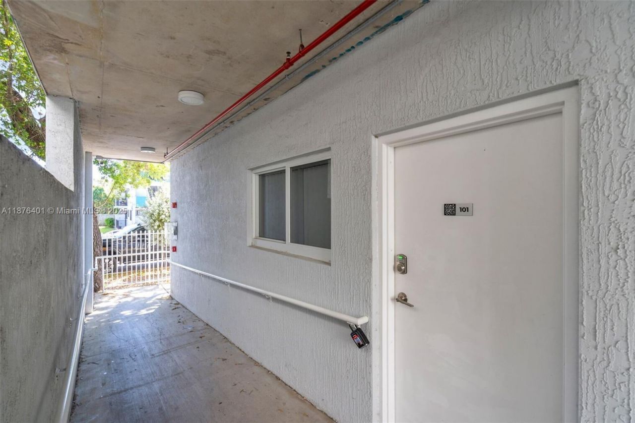 1029 NW 3rd St, Miami, FL 33128 Photo