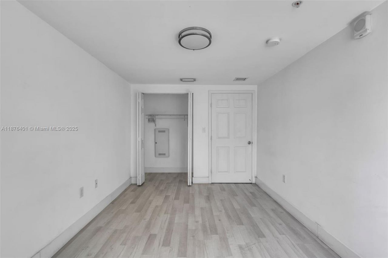 1029 NW 3rd St, Miami, FL 33128 Photo