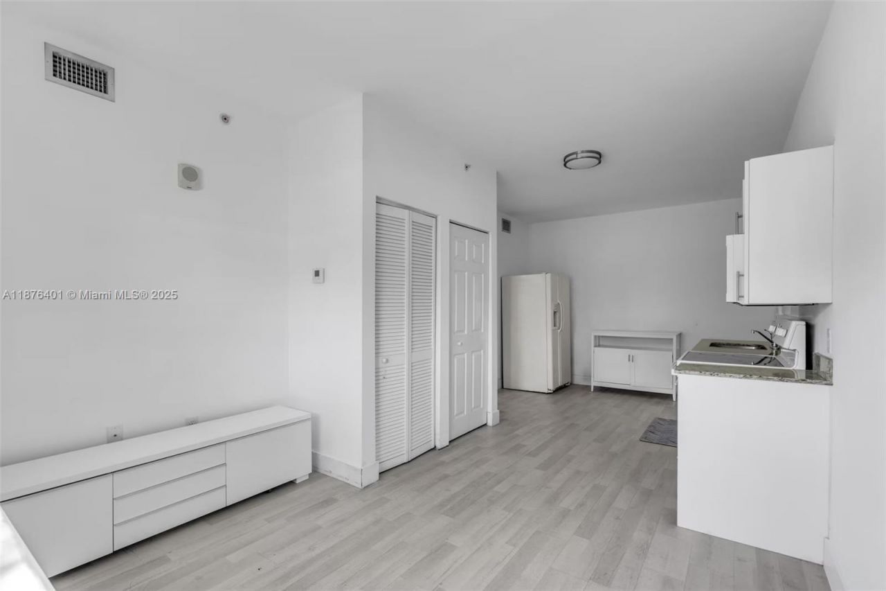 1029 NW 3rd St, Miami, FL 33128 Photo