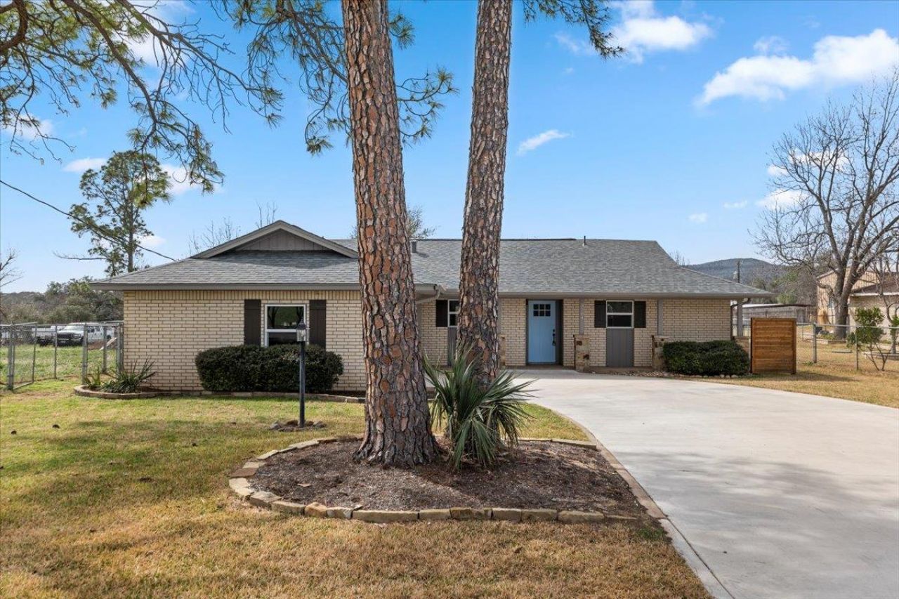 3904 Mountain View Dr, Kingsland, TX 78639 Main Photo