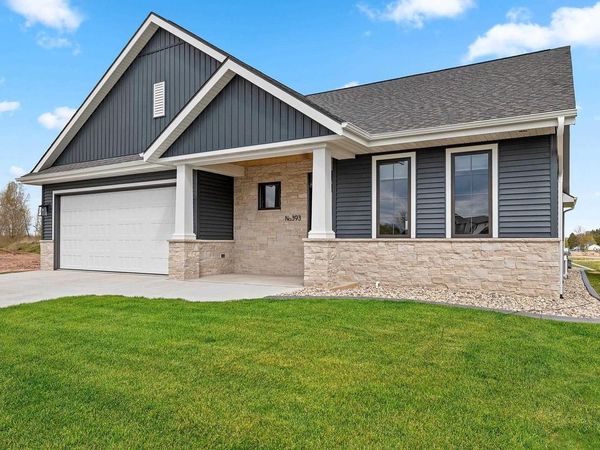 393 FARMHOUSE LANE, Combined Locks, WI 54113