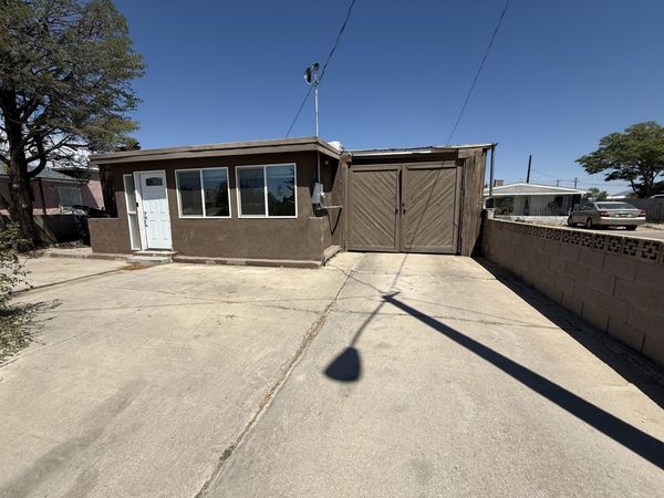 109 LA PLATA Road NW, Albuquerque, NM 87107