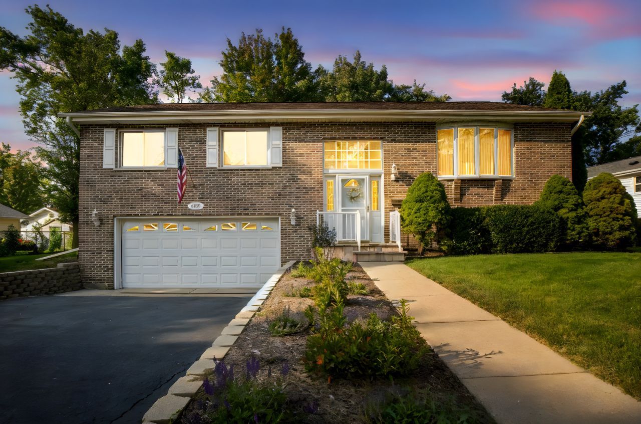 6932 Martin Drive, Woodridge, IL 60517 Main Photo