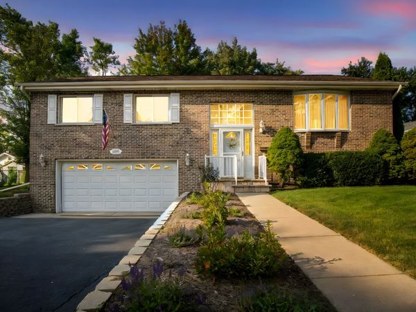 6932 Martin Drive, Woodridge, IL 60517