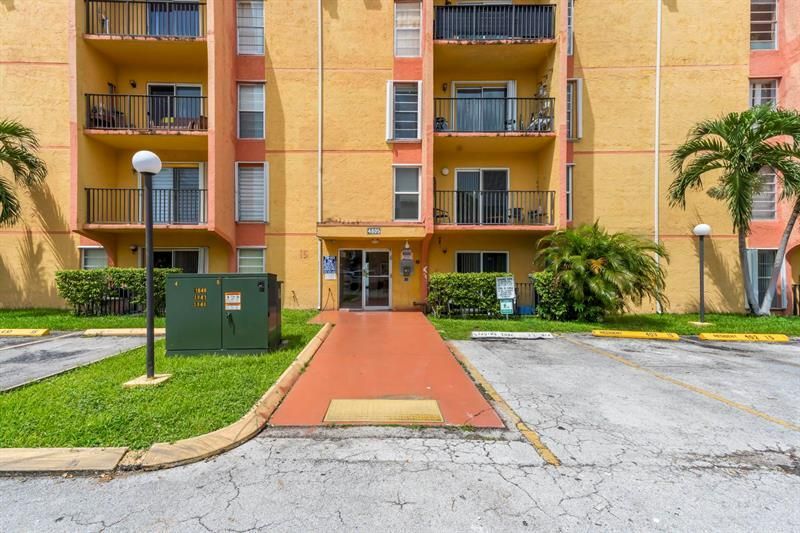 4805 NW 7th St, Unit 105-15, Miami, FL 33126 Main Photo