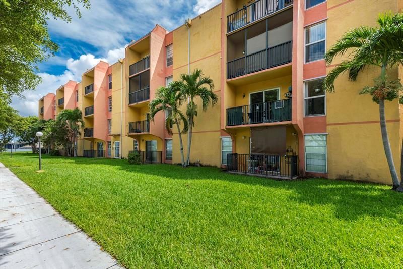 4805 NW 7th St, Unit 105-15, Miami, FL 33126 Photo