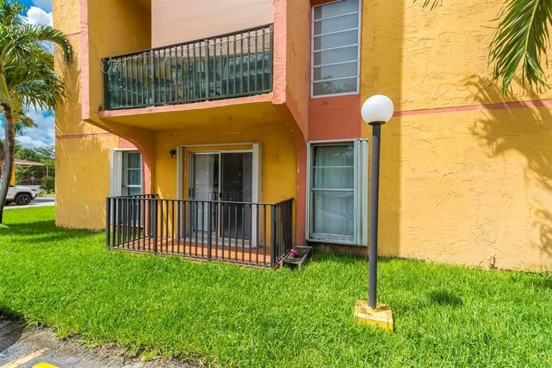 4805 NW 7th St, Unit 105-15, Miami, FL 33126 Photo