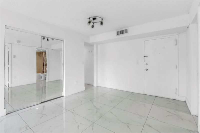 4805 NW 7th St, Unit 105-15, Miami, FL 33126 Photo