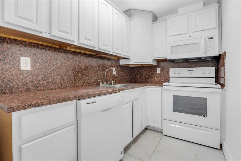 4805 NW 7th St, Unit 105-15, Miami, FL 33126 Photo