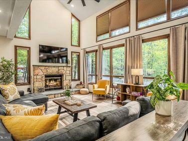 1119 KENSINGTON DRIVE, EAST STROUDSBURG, PA 18301