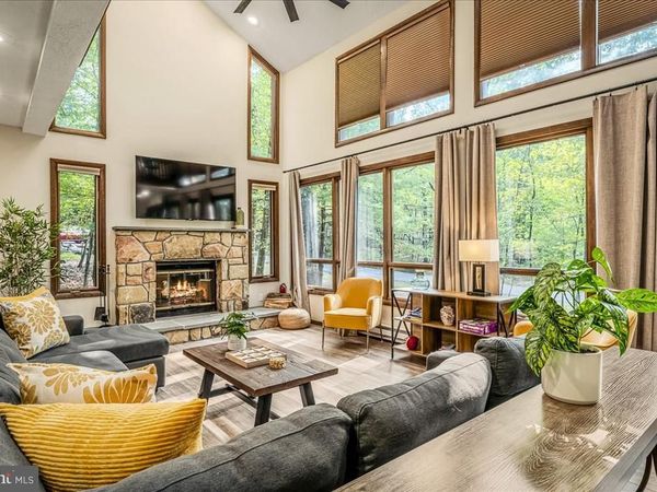 1119 KENSINGTON DRIVE, EAST STROUDSBURG, PA 18301