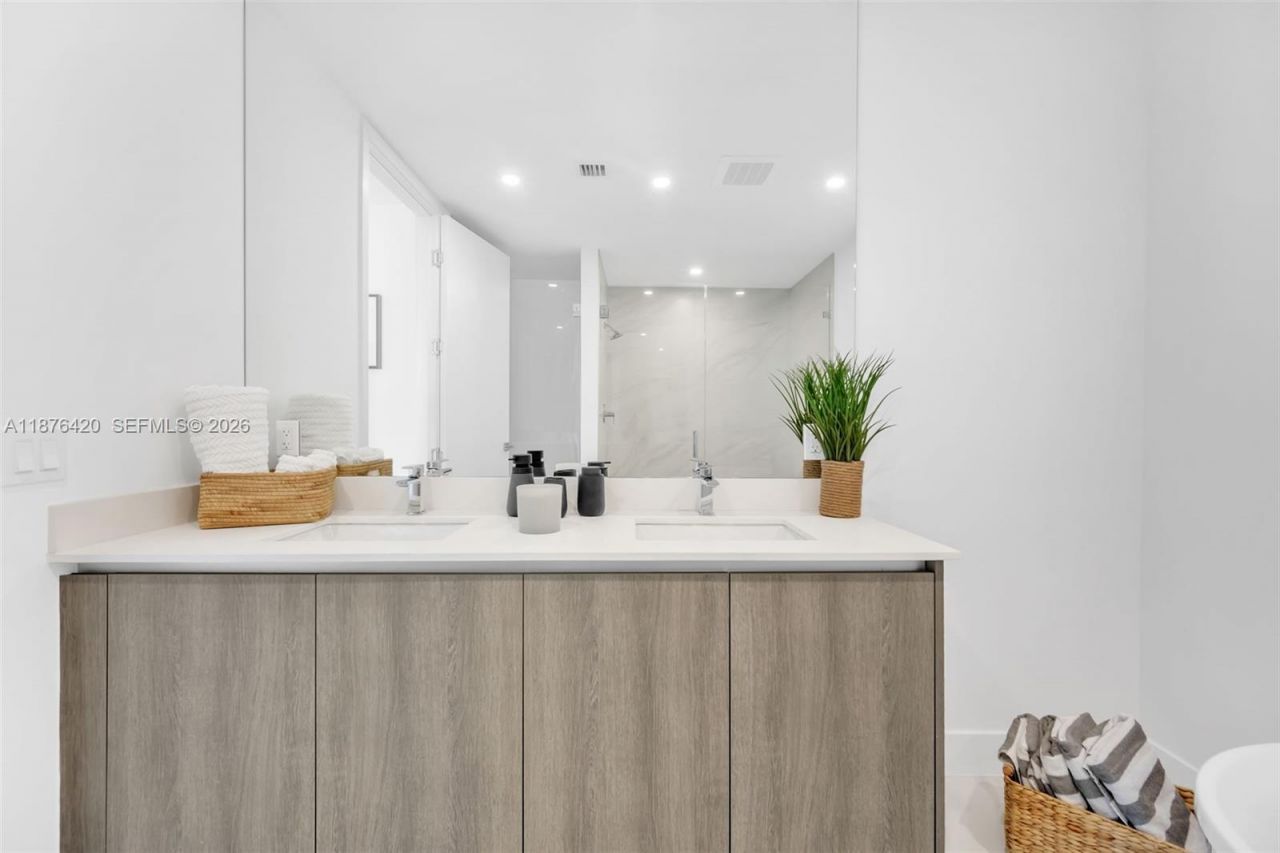 17550 Collins Ave, Unit 801, Sunny Isles Beach, FL 33160 Photo