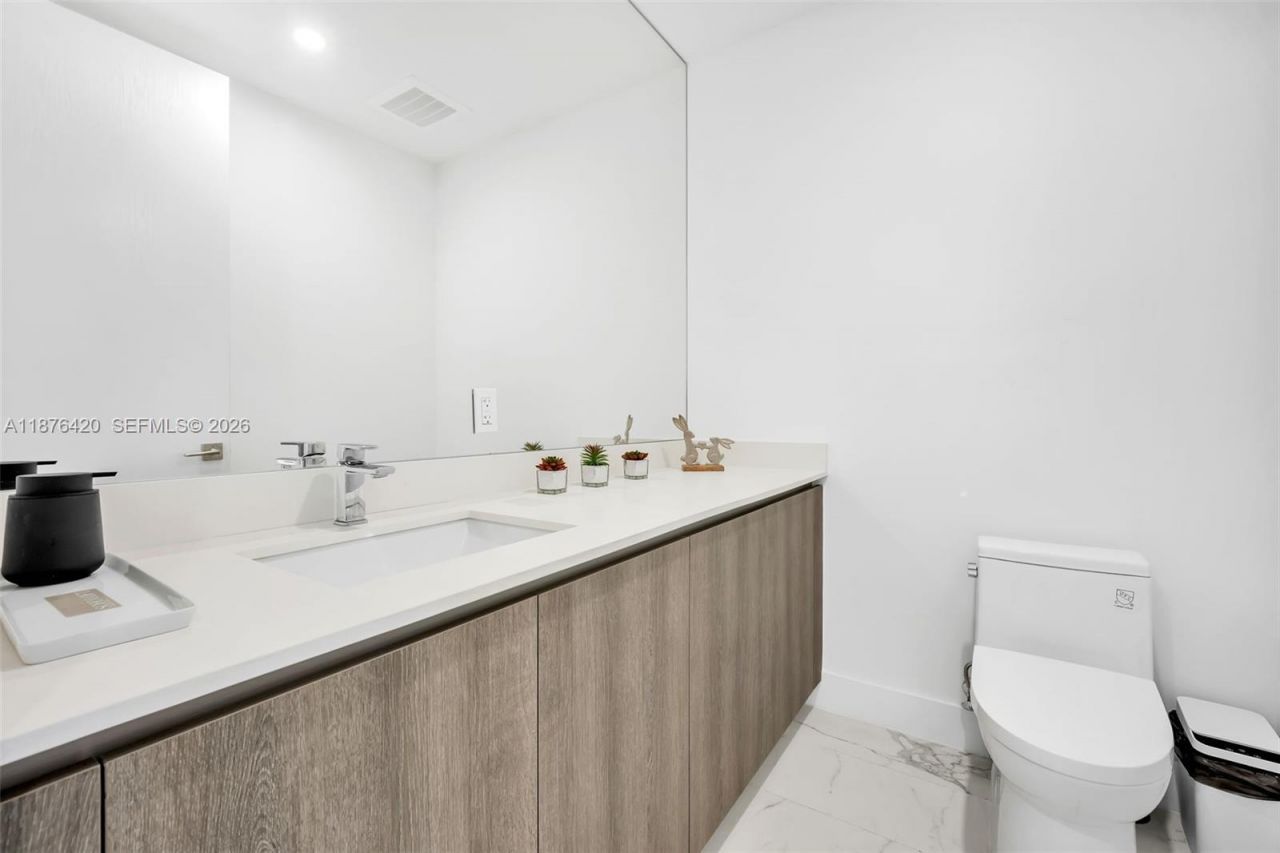 17550 Collins Ave, Unit 801, Sunny Isles Beach, FL 33160 Photo
