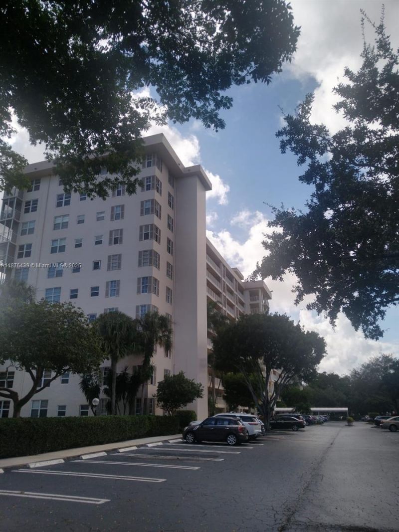 3510 Oaks Way, Unit 509, Pompano Beach, FL 33069 Photo