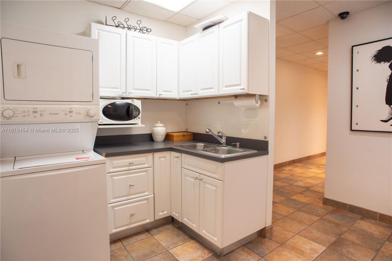 345 Miracle Mile, Coral Gables, FL 33134 Photo