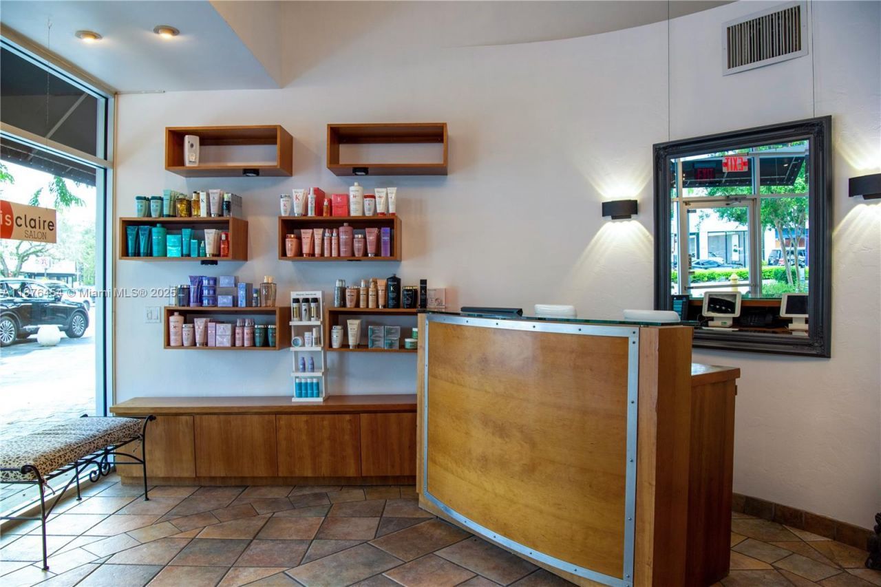 345 Miracle Mile, Coral Gables, FL 33134 Photo