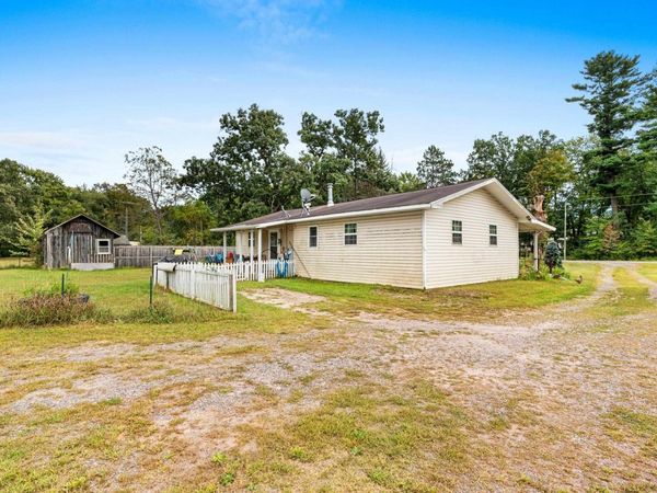 458 County Road O, Hancock, WI 54943