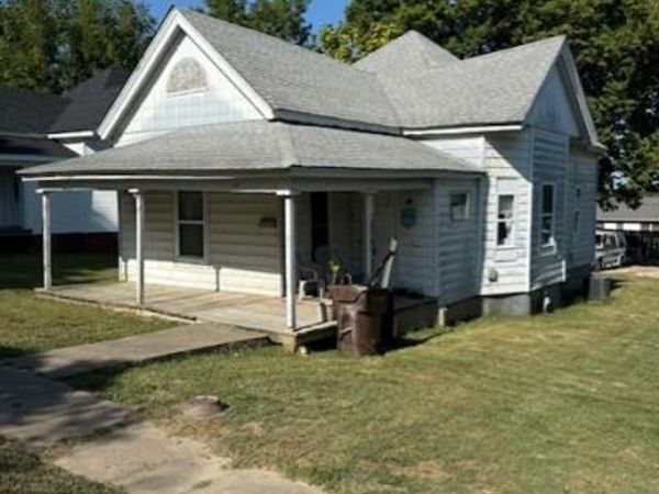 410 N 5th Street, Elsberry, MO 63343