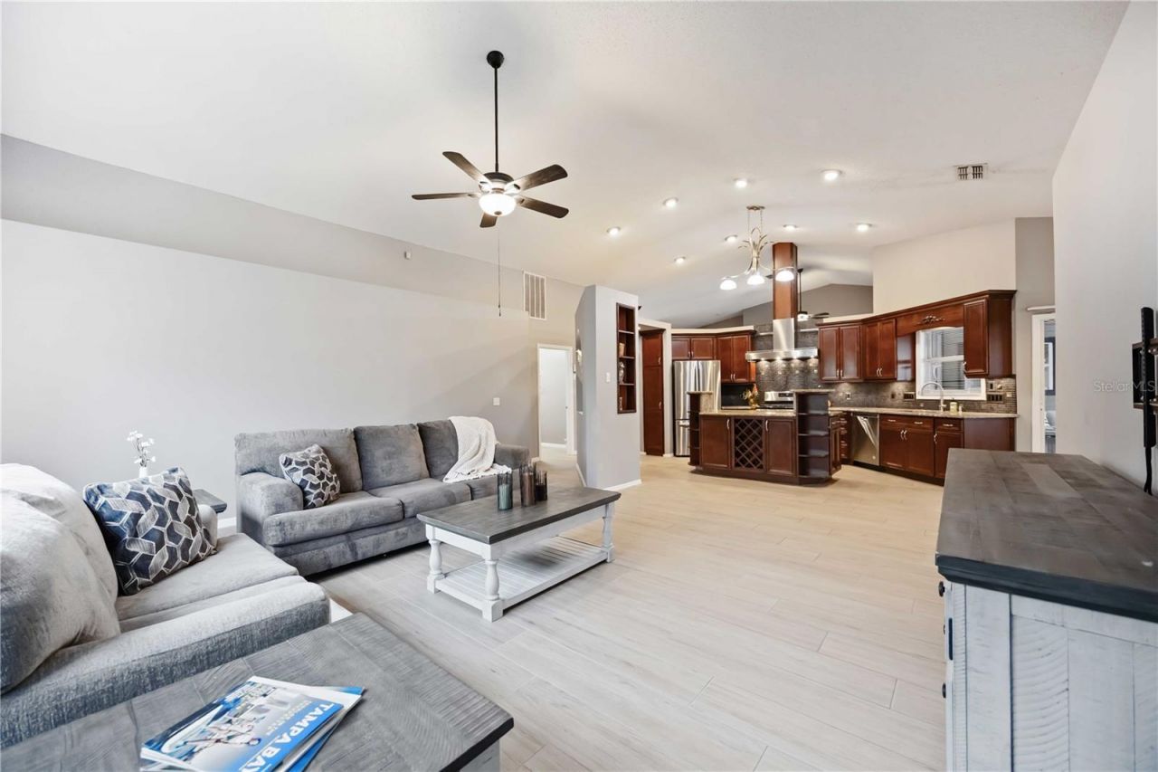 4518 Dover Street Circle E, Bradenton, FL 34203 Photo