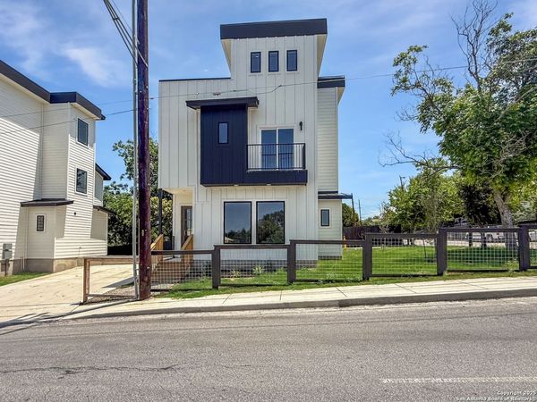 122 S WALTERS ST., San Antonio, TX 78210