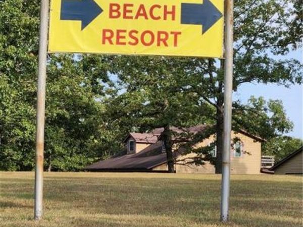 Hiawatha Drive, Stover, MO 65078