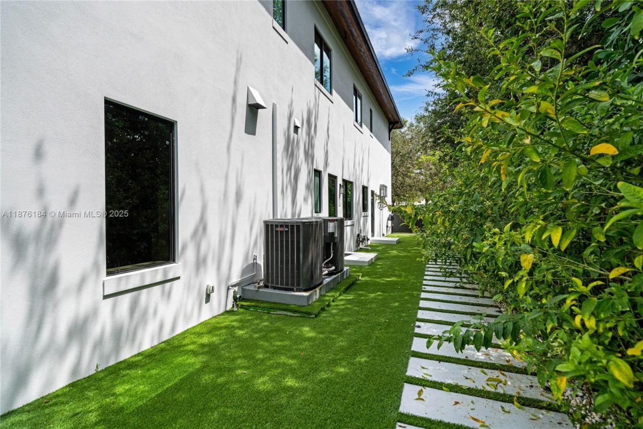 12820 SW 80th Ave, Pinecrest, FL 33156 Photo