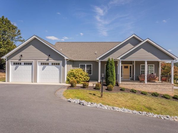 215 HEATHER LN, STAUNTON, VA 24401