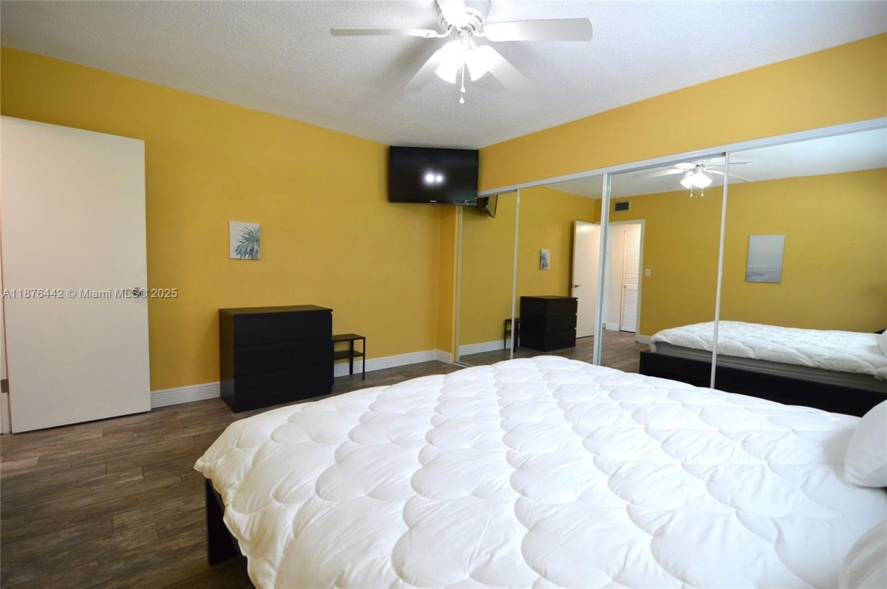 1451 N 12th Ct, Unit 8B, Hollywood, FL 33019 Photo