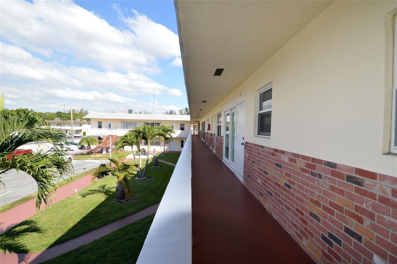 1451 N 12th Ct, Unit 8B, Hollywood, FL 33019 Photo