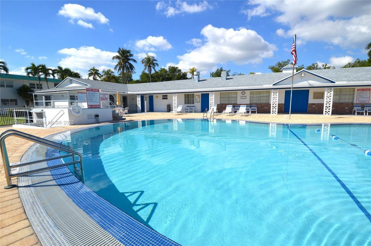 1451 N 12th Ct, Unit 8B, Hollywood, FL 33019 Photo