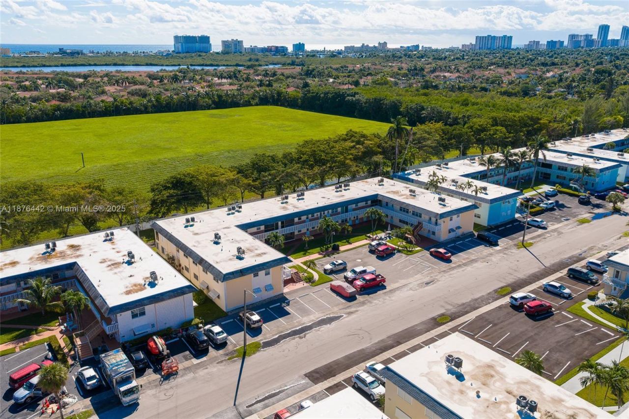 1451 N 12th Ct, Unit 8B, Hollywood, FL 33019 Photo