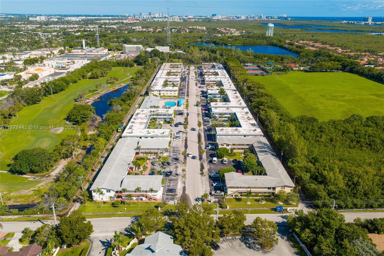 1451 N 12th Ct, Unit 8B, Hollywood, FL 33019 Photo