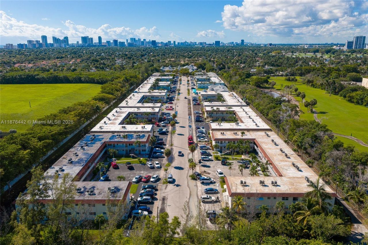 1451 N 12th Ct, Unit 8B, Hollywood, FL 33019 Photo