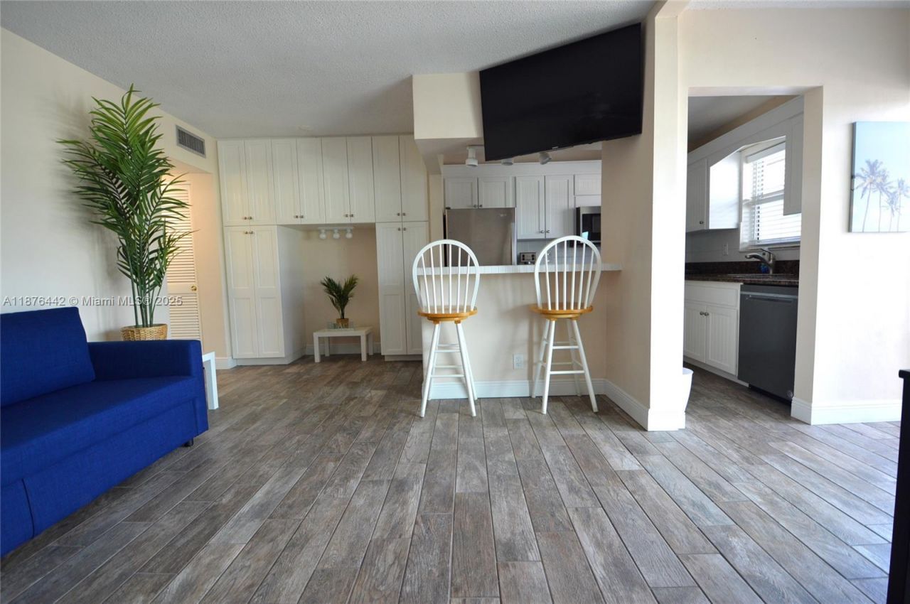 1451 N 12th Ct, Unit 8B, Hollywood, FL 33019 Photo