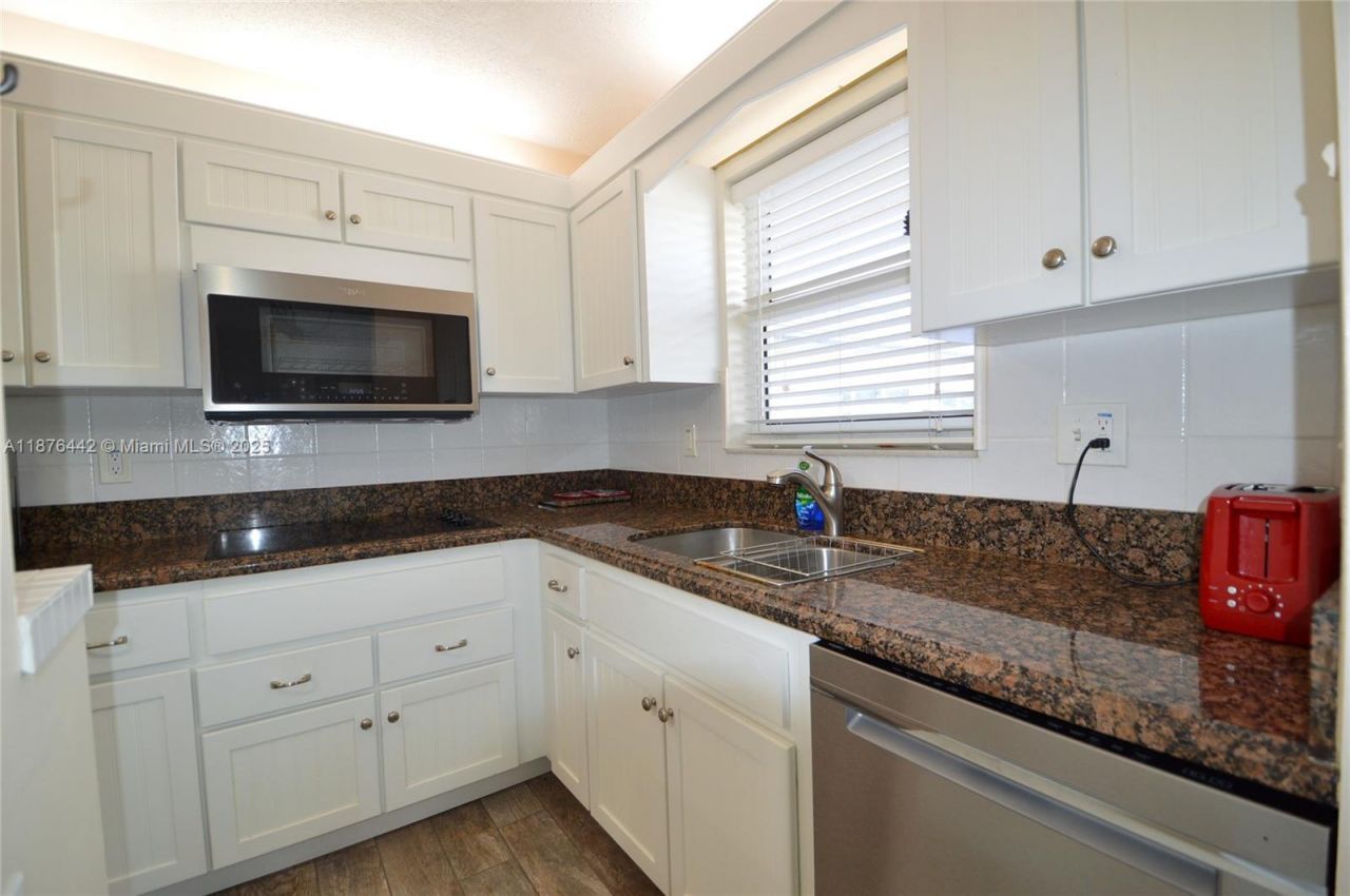 1451 N 12th Ct, Unit 8B, Hollywood, FL 33019 Photo