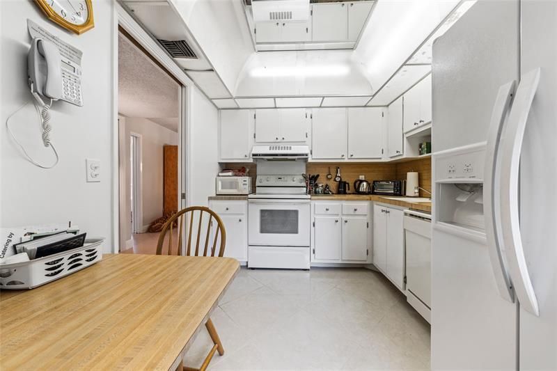 3960 Oaks Clubhouse Drive, Unit 312, Pompano Beach, FL 33069 Photo