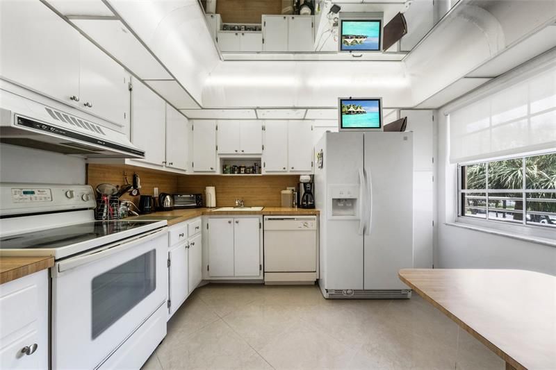 3960 Oaks Clubhouse Drive, Unit 312, Pompano Beach, FL 33069 Photo