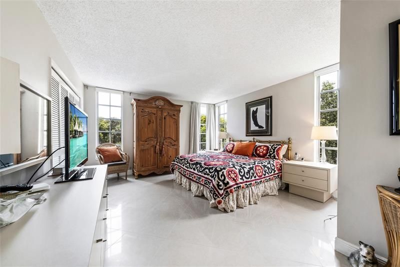 3960 Oaks Clubhouse Drive, Unit 312, Pompano Beach, FL 33069 Photo