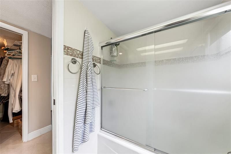 3960 Oaks Clubhouse Drive, Unit 312, Pompano Beach, FL 33069 Photo