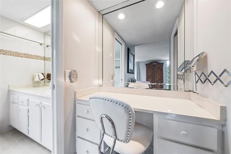 3960 Oaks Clubhouse Drive, Unit 312, Pompano Beach, FL 33069 Photo