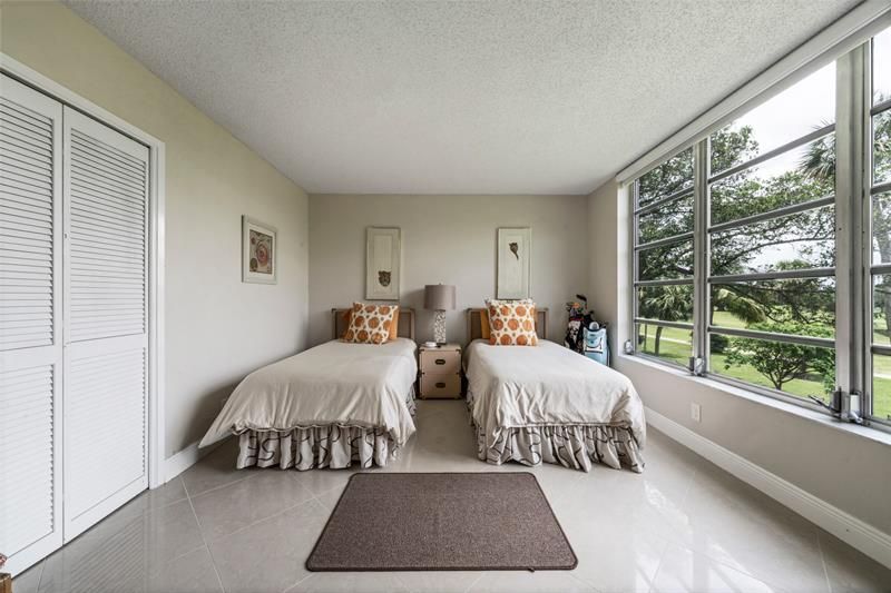 3960 Oaks Clubhouse Drive, Unit 312, Pompano Beach, FL 33069 Photo