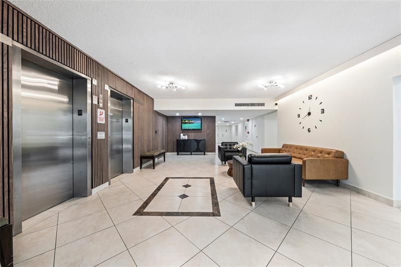 3960 Oaks Clubhouse Drive, Unit 312, Pompano Beach, FL 33069 Photo